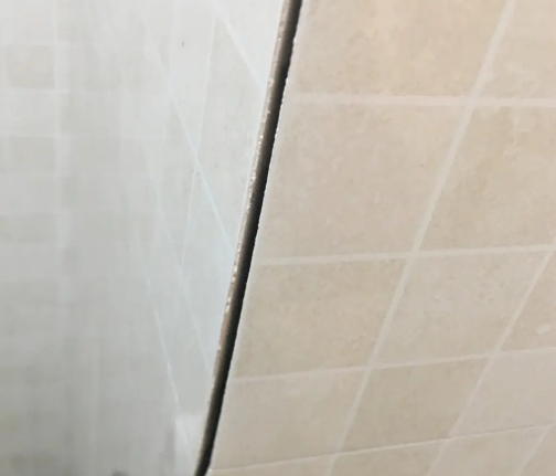 青岛市瓷砖空鼓维修公司分享阳台瓷砖脱落的修复过程可以分为以下几个步骤